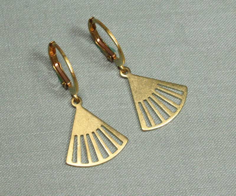 Mini-Creolen Goldfächer 12 Mm Aus Goldenem Messing Im Art Déco Stil | 2226 von TitaniasZauberwald