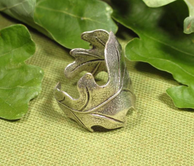 Ring Eichenblatt Aus Versilbertem Messing, Silberner Blattring Im Vintagestil | 1103 von TitaniasZauberwald