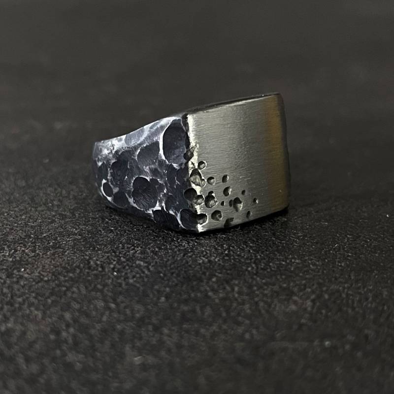 Schwarzer Zirkon Meteorschauer Ring von TitaniumStudioDesign