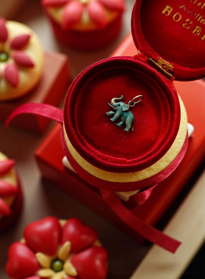 Antique Elephant Charm von TitchyTwinkle