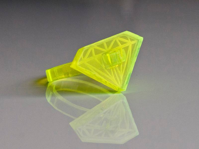 Fluor Gelb Acryl Diamant-Ring von TjielpDesign