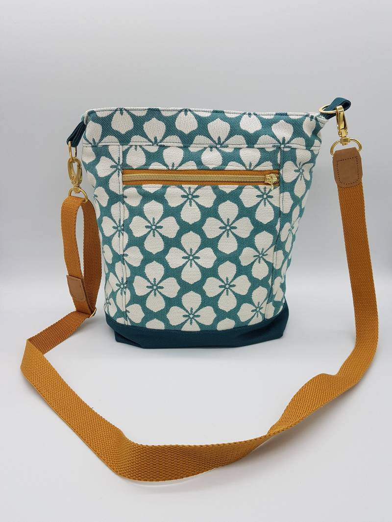 Schultertasche Blumen von Tjordis