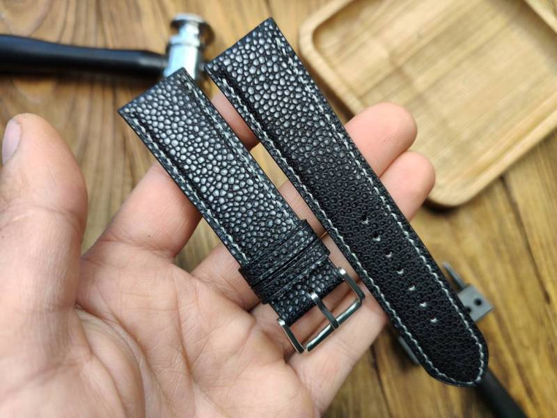Grau Lederarmband Handgenähtes, Gepolstertes Armband Grau Lederarmband Handgenähtes, Gepolstertes Armband von TkachenkoWatchStrap