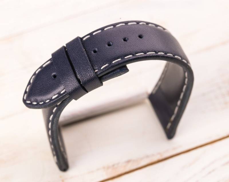 Handgenähtes Uhrenarmband Aus Leder Gepolsterter Stil von TkachenkoWatchStrap
