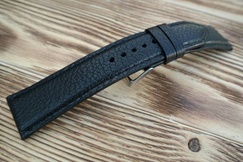 Handgenähtes Uhrenarmband Aus Schwarzem Leder - Maßgeschneidert Im Gepolsterten Stil Handgenähtes Uhrenarmband Aus Schwarzem Leder - Maßgeschneidert Im Gepolsterten Stil von TkachenkoWatchStrap