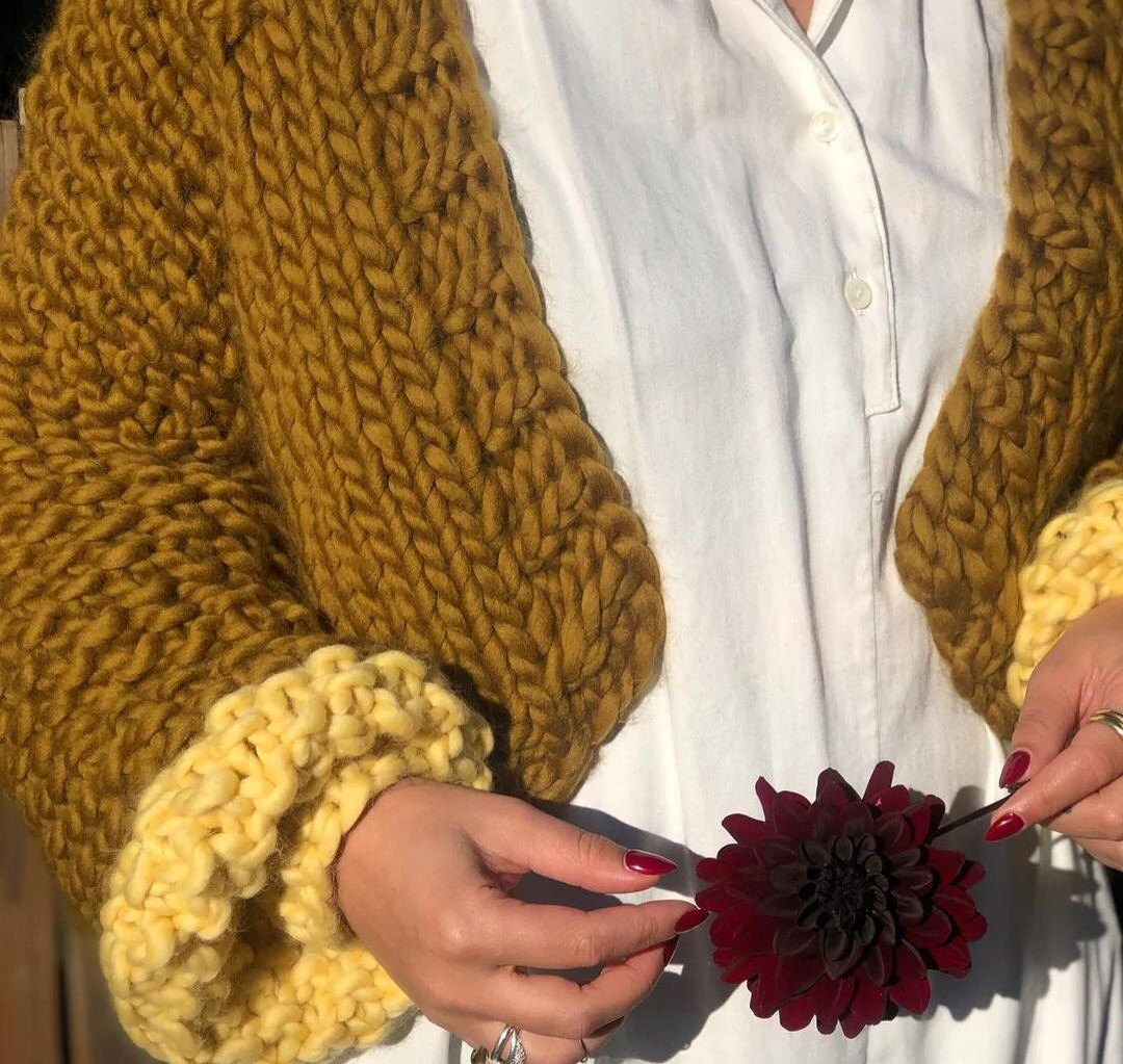 Handgestrickter Grobstrick Merino Wolle Pullover Gold Gelbe Oversized Strickjacke von ToastYarn