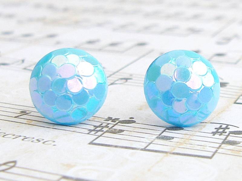 Blaue Discokugel - Vintage Glasknopf Ohrringe von ToastedCoconutStudio