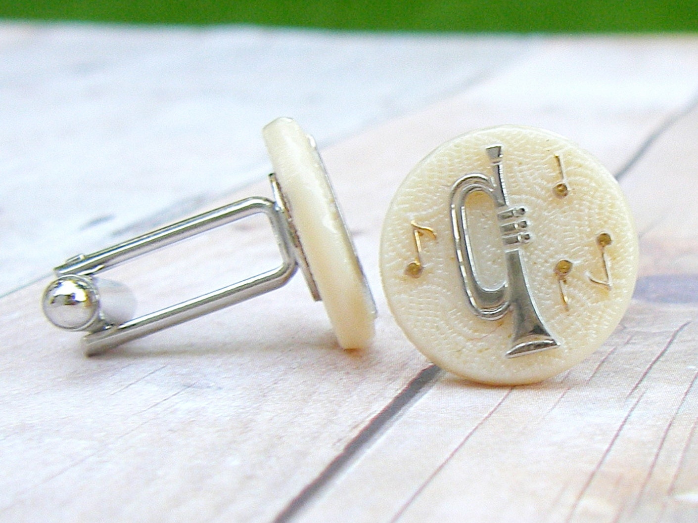 Manschettenknöpfe Trompete - Let The Music Flow Kollektion Vintage Glas von ToastedCoconutStudio