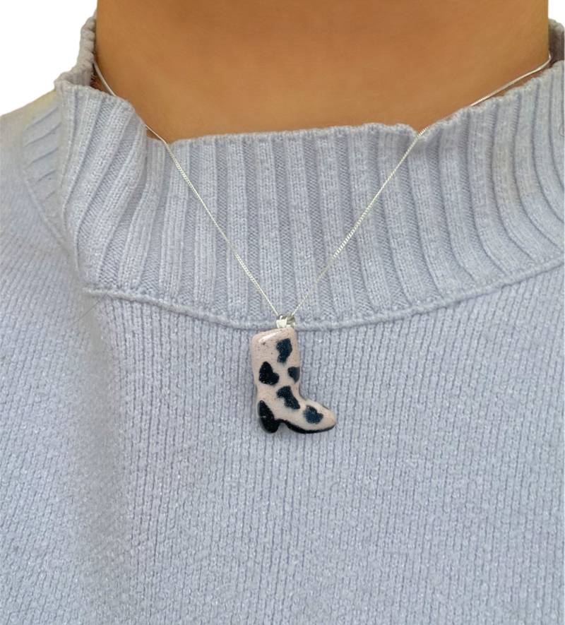 Handbemalte Keramik Cowboy Boot Halskette, Western Rodeo Schmuck Handbemalte Keramik Cowboy Boot Halskette, Western Rodeo Schmuck von ToastsStudios
