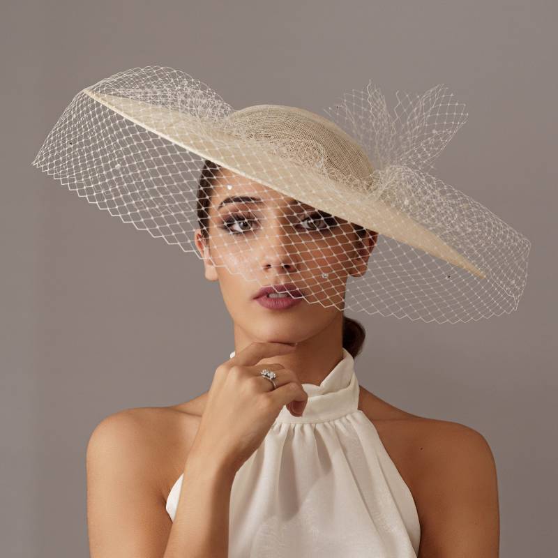 Pamela Mit Cremefarbenem Schleier, Elfenbeinfarbene Pamela, Hochzeitspamela, Kopfschmuck Morgenhochzeitsgast Perfekter Gast, Hochzeitshut Pamela Mit Cremefarbenem Schleier, Elfenbeinfarbene Pamela, Hochzeitspamela, Kopfschmuck Morgenhochzeitsgast Perfekter Gast, Hochzeitshut von Tocchic