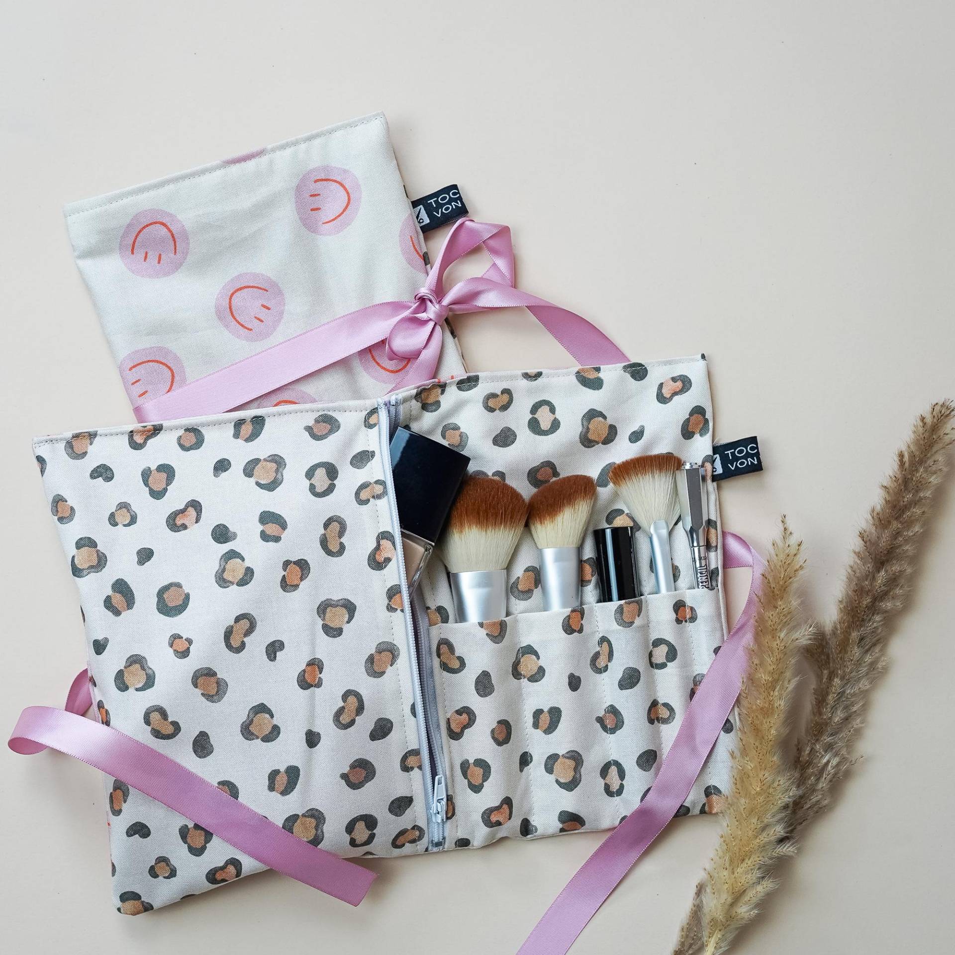 Kosmetiktasche Beige Rosa Für Reisen, Schminktasche Aus Baumwolle, Kulturtasche Smiley Pink Frauen, Make-Up Tasche, Leo Muster von TochtervonWalter