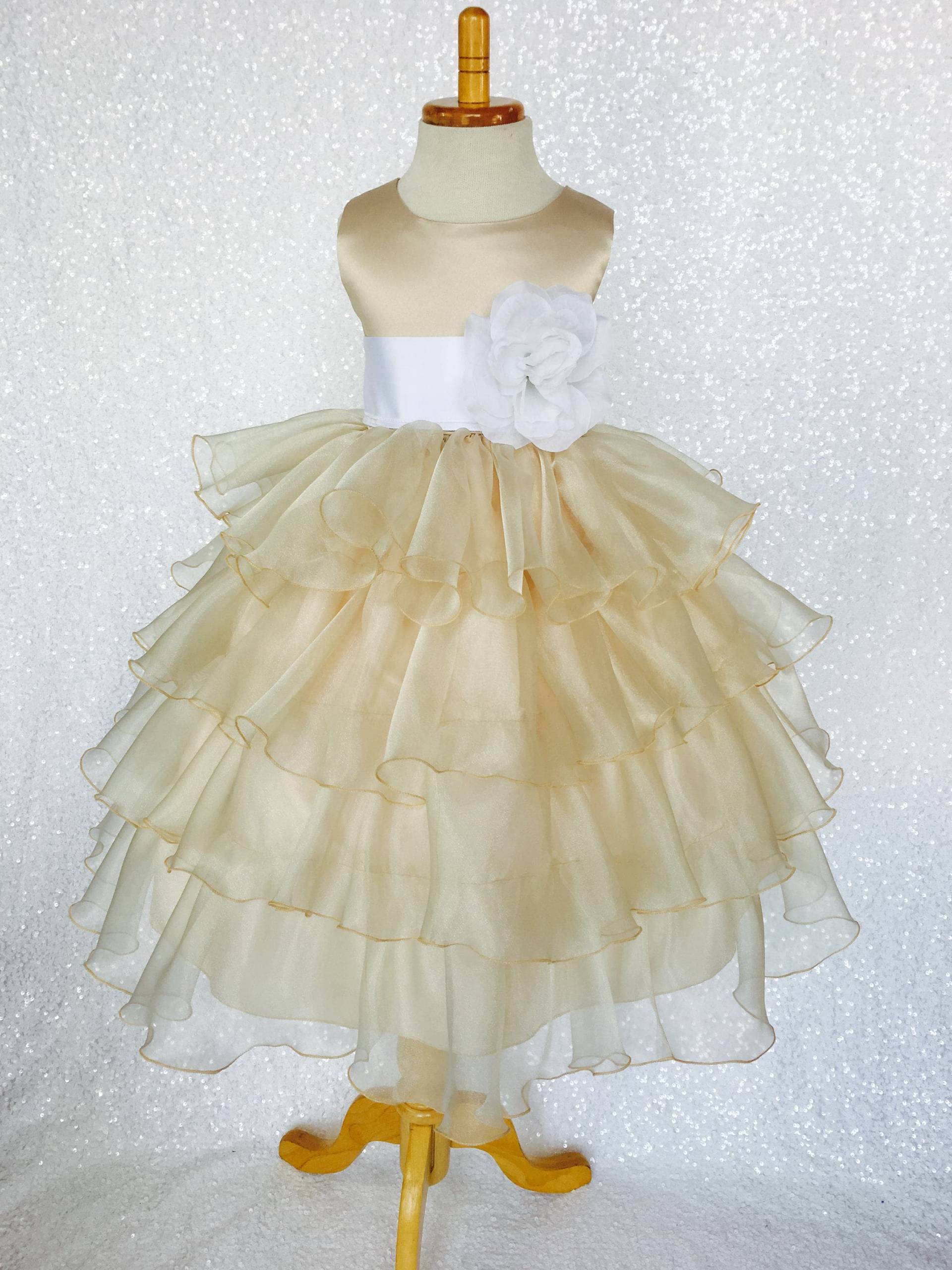 Champagner Rüschen Blumenmädchen Kleid Knöchel Länge Organza von ToddlersAndTulle