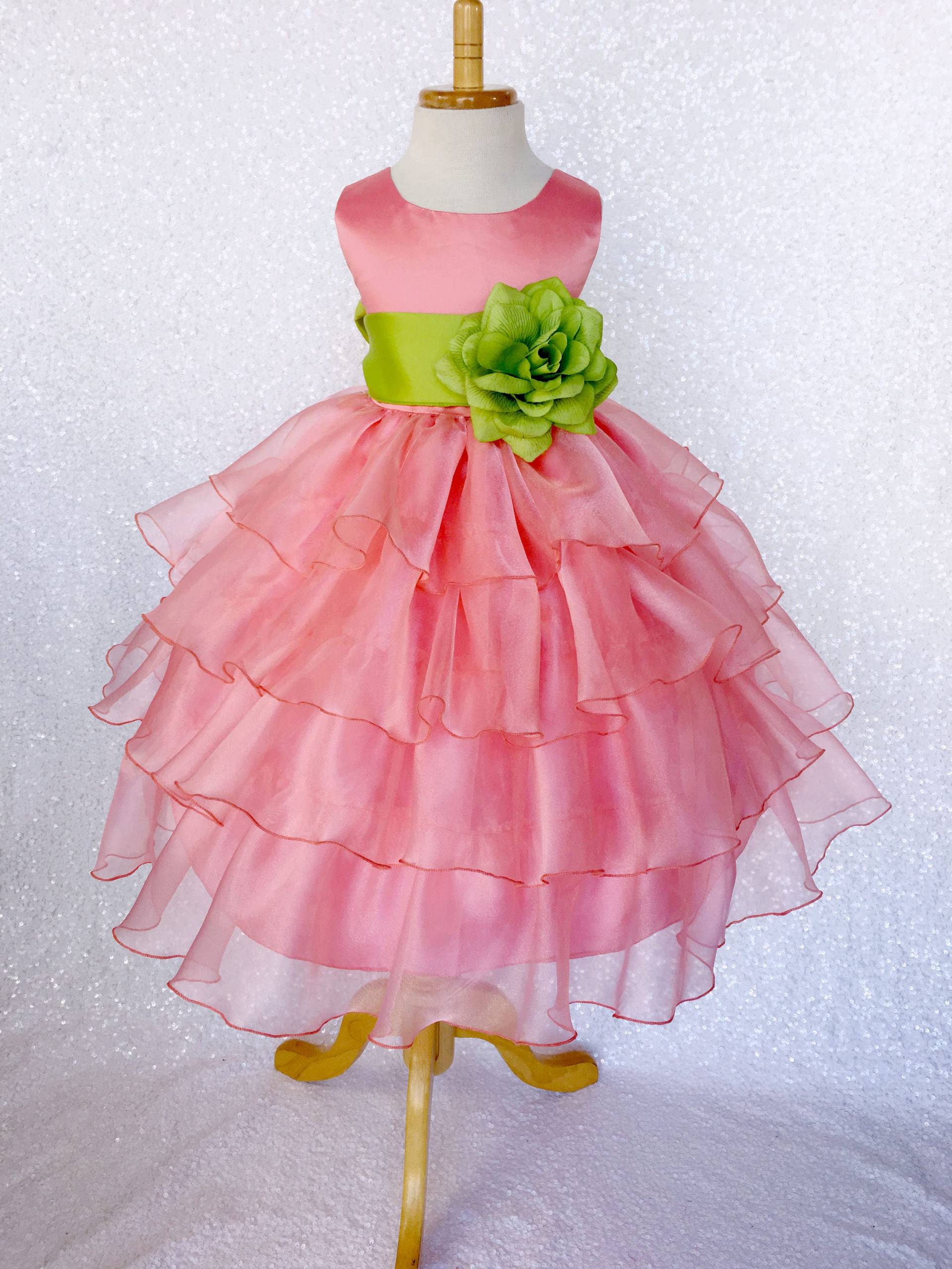 Coral Ruffle Organza Dress Elegante Frühlingshochzeit Girl Outfit Coral Ruffle Organza Dress Elegante Frühlingshochzeit Girl Outfit von ToddlersAndTulle