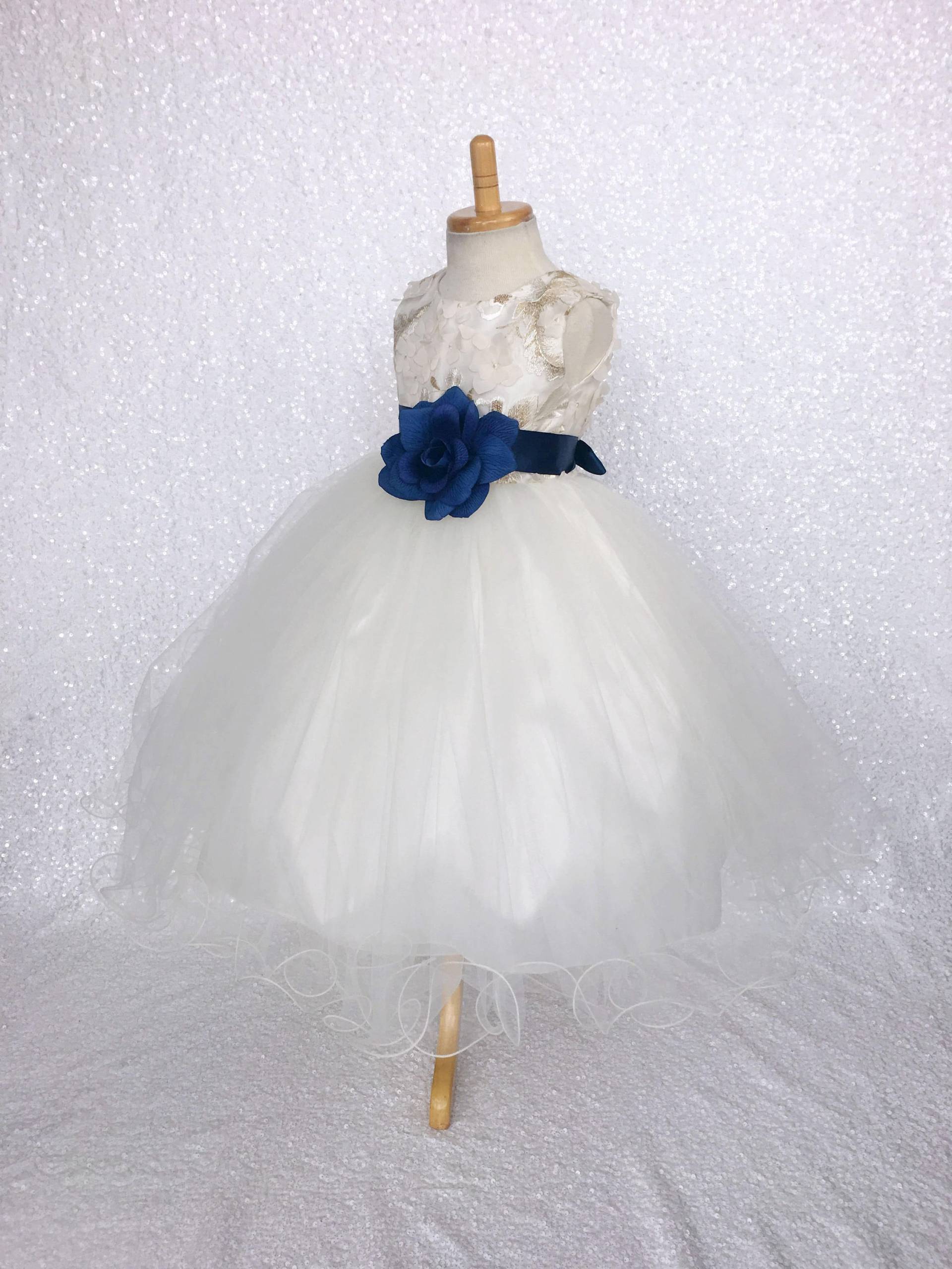 Elfenbein Tüll Blumenmädchen Kleid, Gold Stickerei Spitze Mieder von ToddlersAndTulle