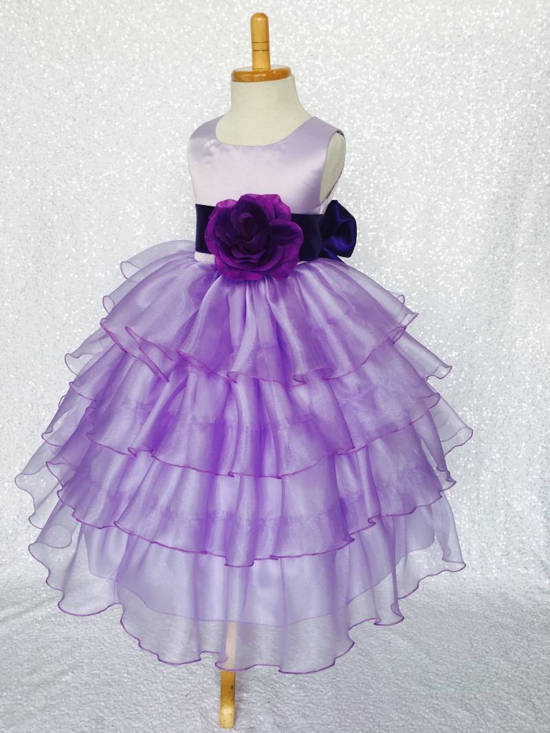 Flieder Organza Rüschen Blumenmädchen Kleid Handgemachte Satin Schärpe von ToddlersAndTulle