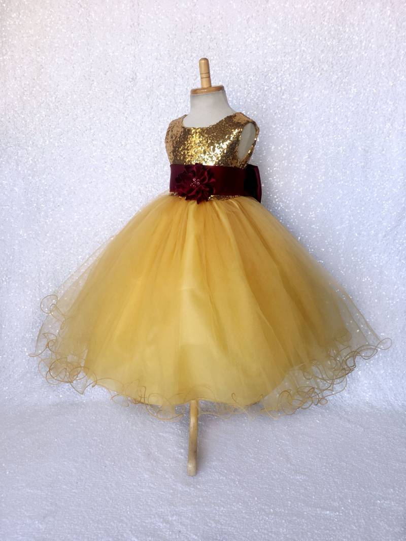 Gold Pailletten Blumenmädchen Kleid Tüll Rock, Samt Blume Schärpe von ToddlersAndTulle