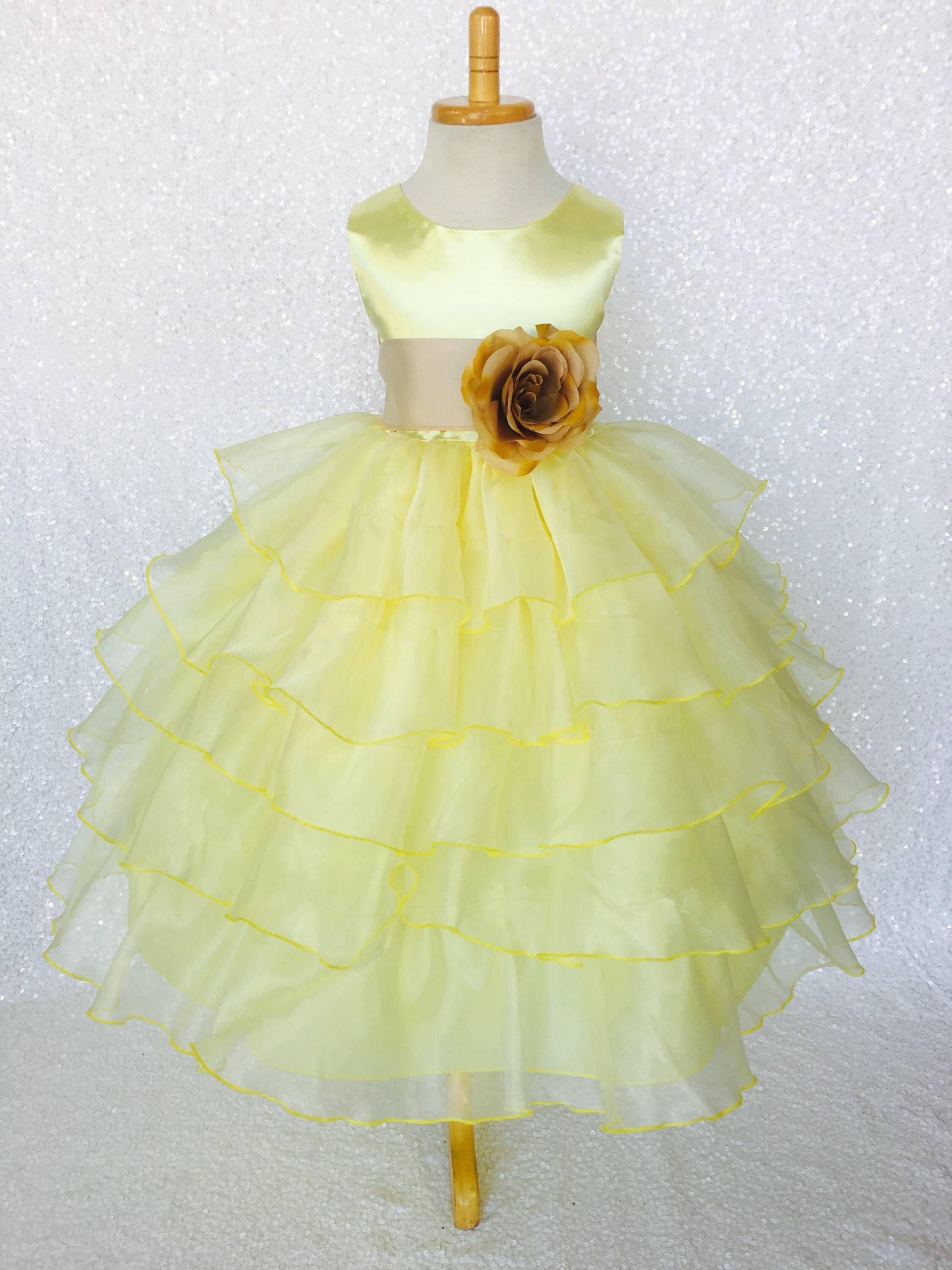 Kanariengelbes Rüschen-Kleid Elegantes Blumenmädchen, Festzug, Geburtstag von ToddlersAndTulle