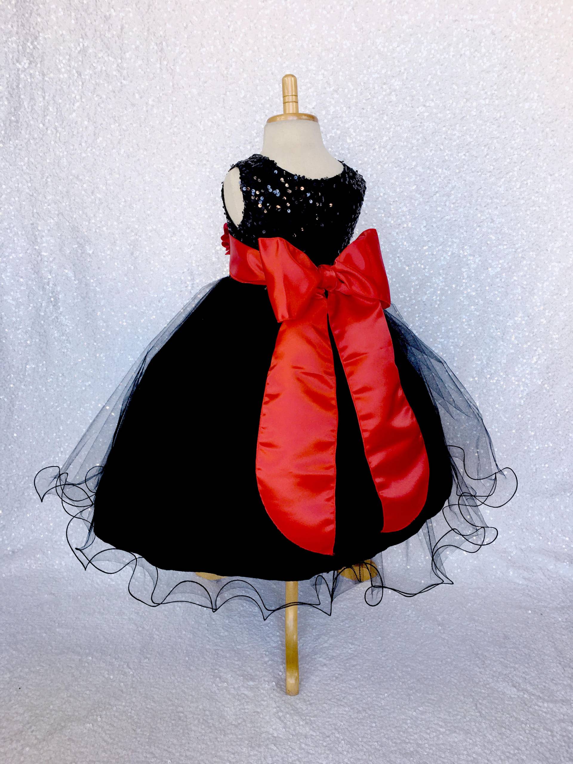 Schwarzes Blumenmädchen Kleid Aus Tüll Pailletten Top, Rote Satin Schärpe von ToddlersAndTulle
