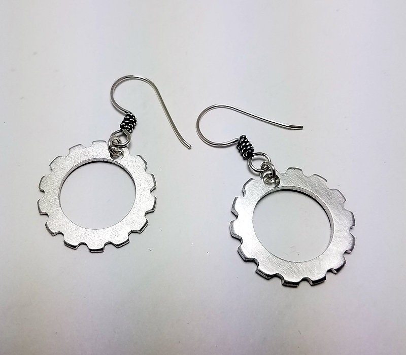 Ein Paar Aluminium Ohrringe Mit Sterling Silber Haken Ein Paar Aluminium Ohrringe Mit Sterling Silber Haken von ToddtheMaker