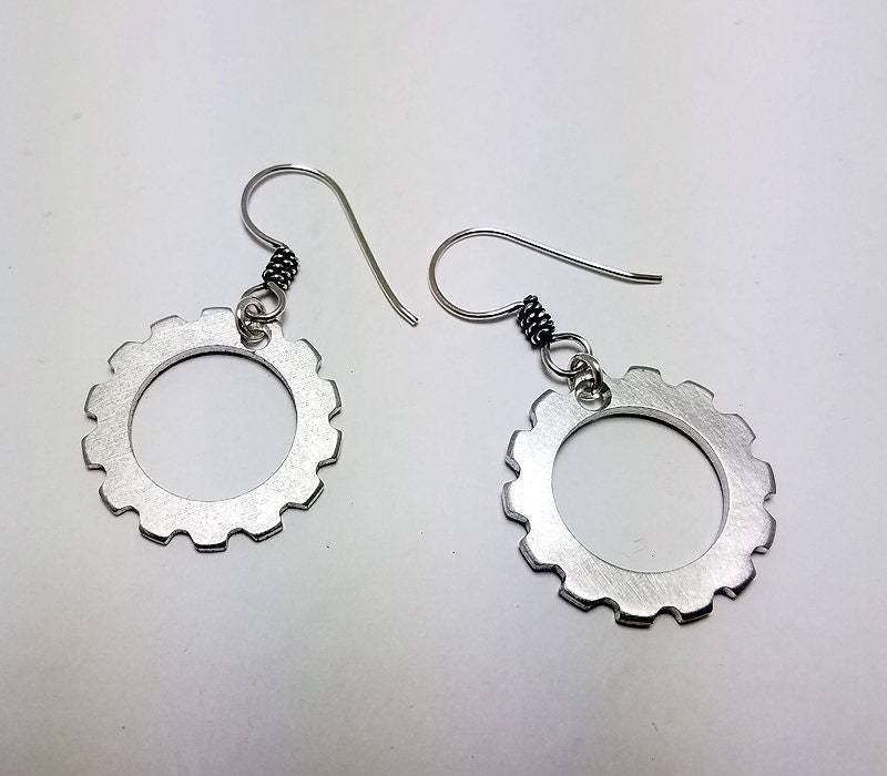 Ein Paar Aluminium Ohrringe Mit Sterling Silber Haken von ToddtheMaker