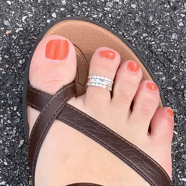 Sterling Silber Zehenring Stapel Hula Lei & Bee Bands von ToeRingsandThings