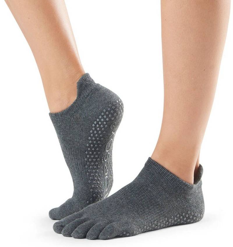 ToeSox Sportsocken Full-Toesox LOWRISE Logo auf der Ferse und in der Gummierung der Sohle von ToeSox