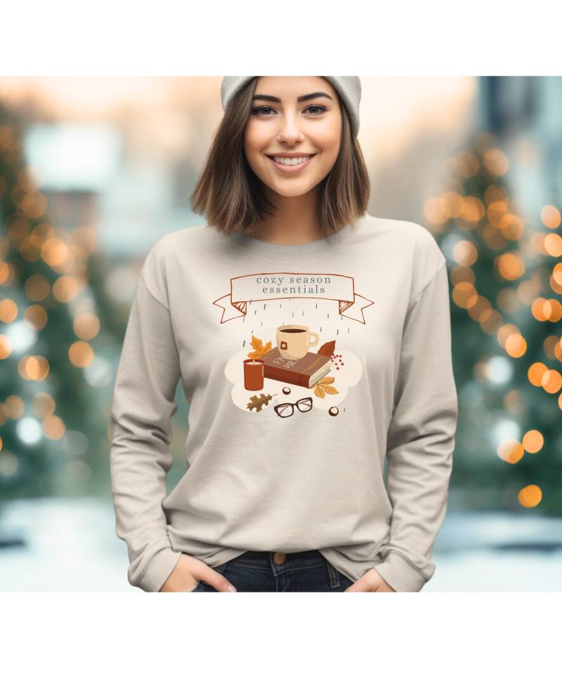 Cozy Season Essentials Sweatshirt | Fall/Autumn Pullover For Women & Men Book Lover Gift Hygge Fashion von ToffeesWorld