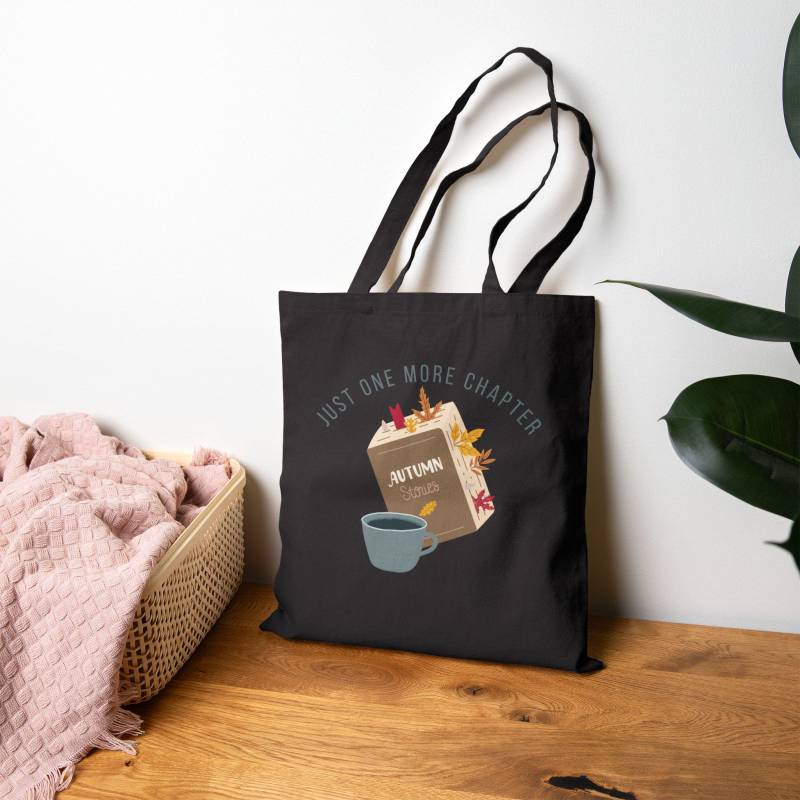 Just One More Chapter Tote Bag | Book Lover Gift Reading Canvas in Beige Or Black Cozy Autumn Bookish von ToffeesWorld