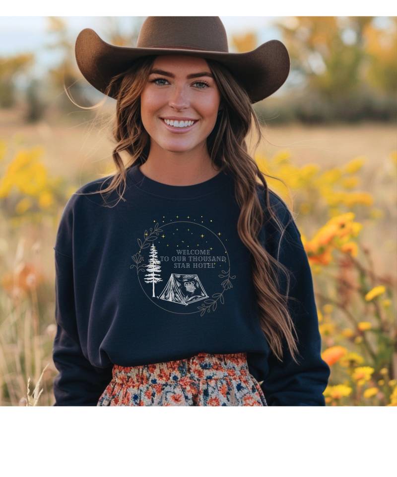 Outdoor Adventure Sweatshirt, Camping Stars Hiking Travelling Unisex Heavy Blend Crewneck, Outside Lovers, Nature Wanderlust, Wilderness von ToffeesWorld