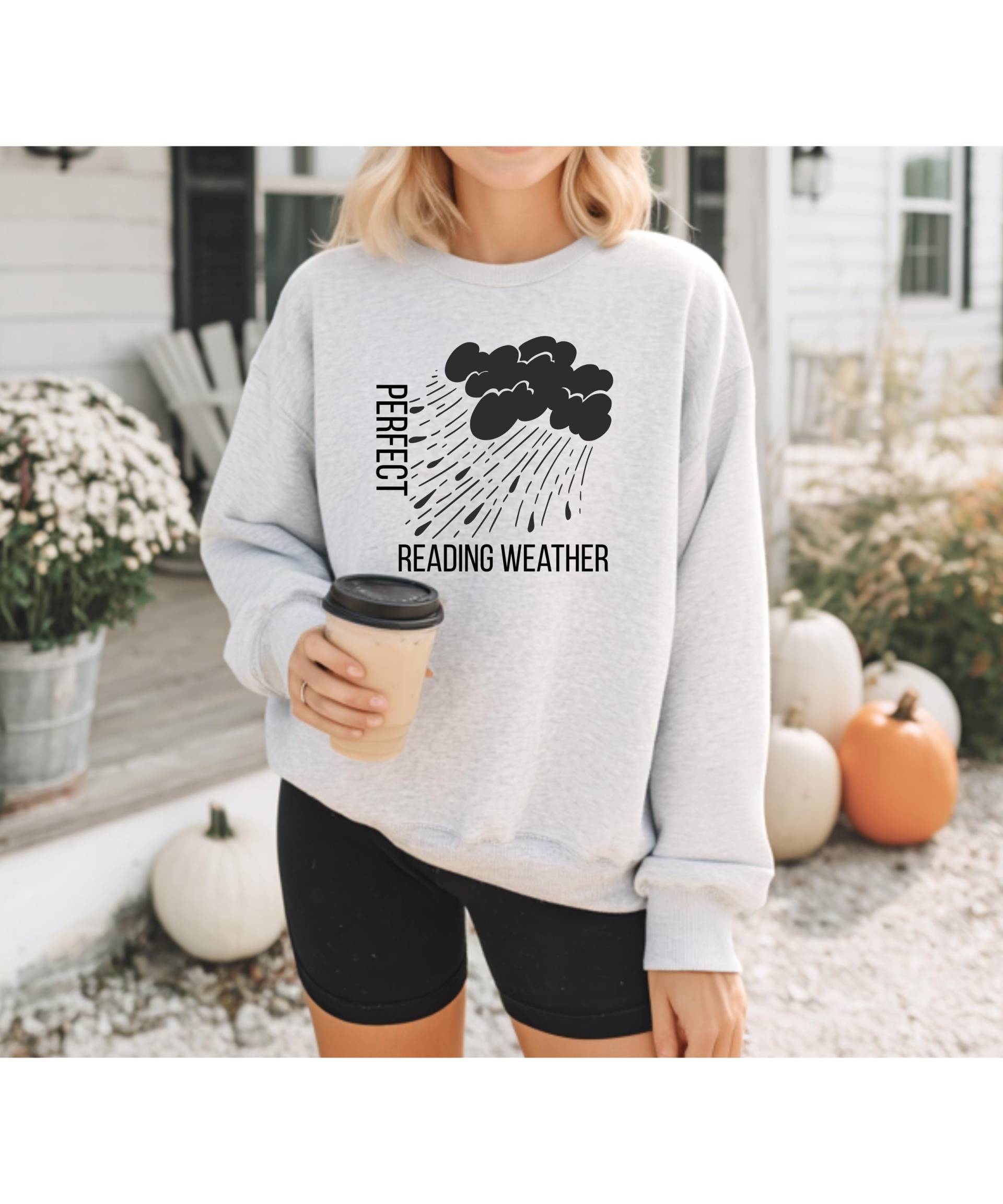 Perfect Raining Weather Sweatshirt Minimalist Cozy Rainy Day Pullover Unisex Fall Winter Sweater von ToffeesWorld