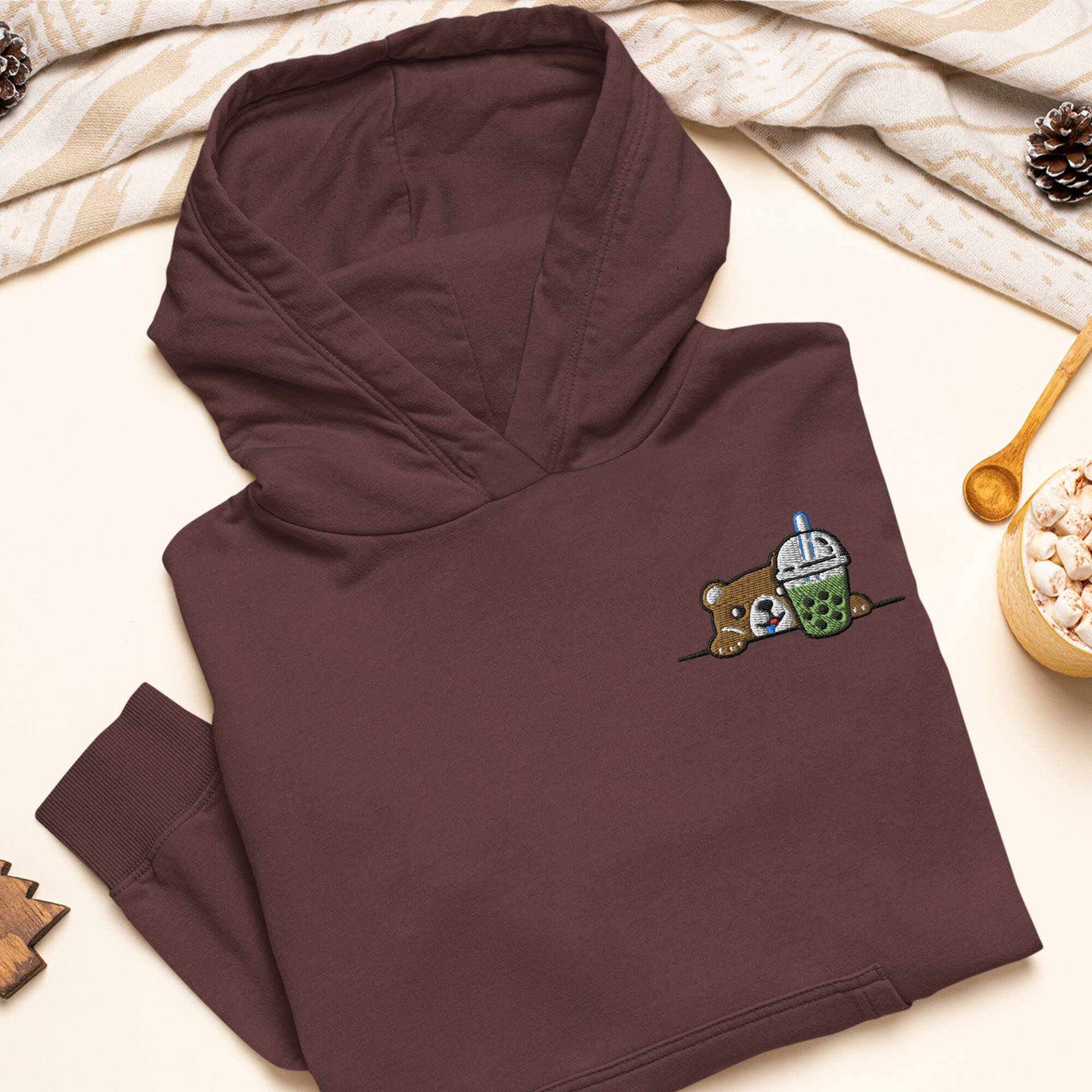 Boba Loving Bear Bestickter Hoodie Schwere Mischung Aus Baumwolle Und Polyester, Unisex Fit Boba Loving Bear Bestickter Hoodie Schwere Mischung Aus Baumwolle Und Polyester, Unisex Fit von TofuTigerStudio
