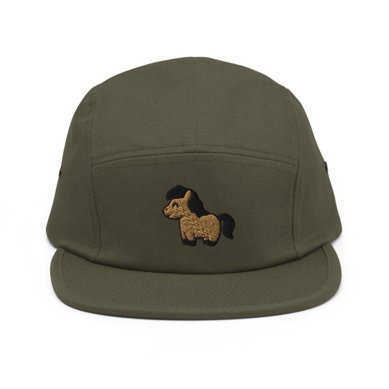 Braune 5-Panel Baumwoll-Camper-Kappe Mit Pferdestickerei von TofuTigerStudio