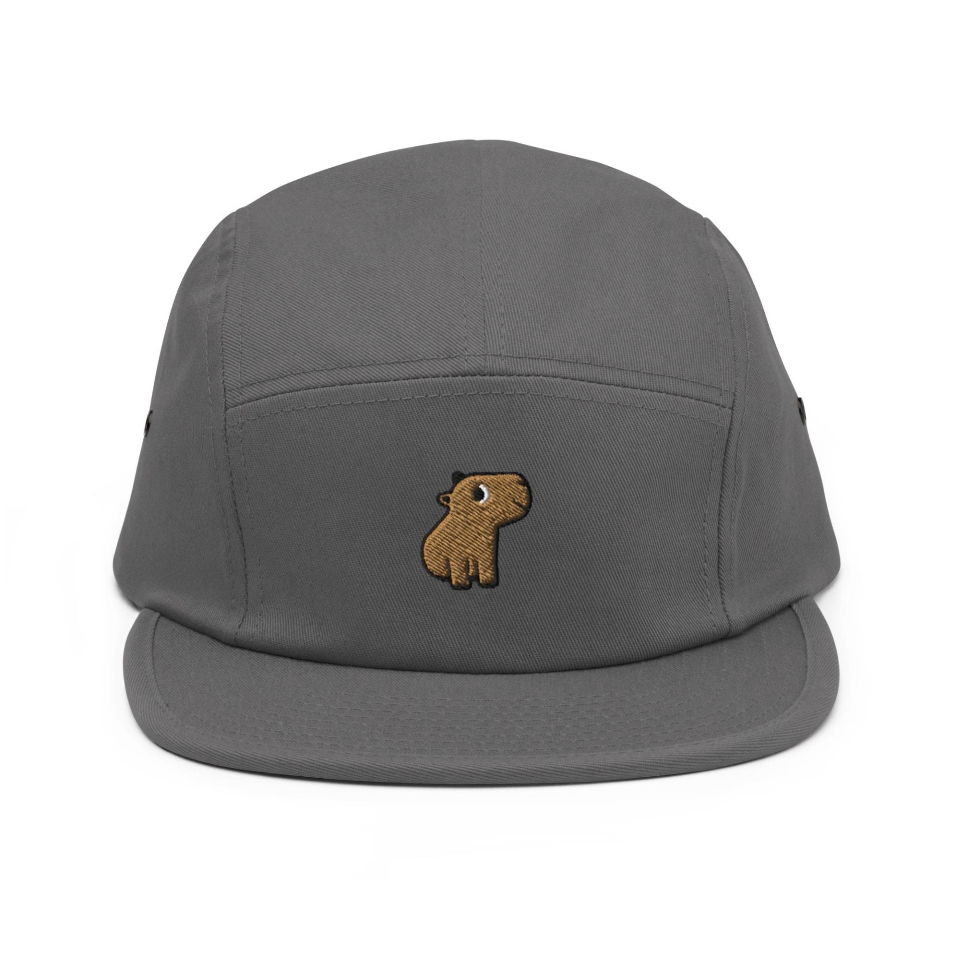 Capybara Bestickte 5 Panel Camper Cap - Reine Baumwolle Bequeme Passform in Einer Vielzahl Von Farben von TofuTigerStudio