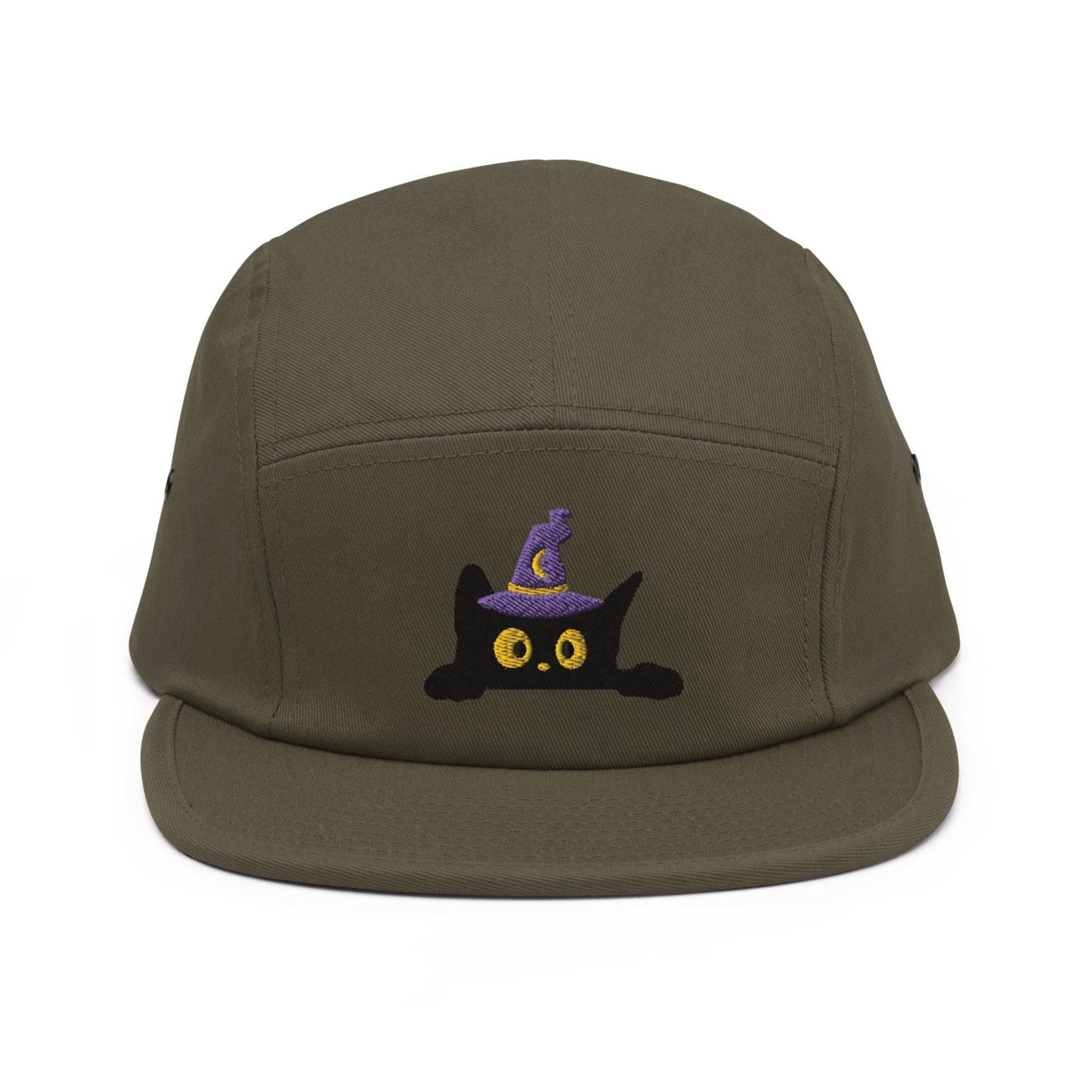 Halloween Hexe Katze Bestickte 5 Panel Camper Cap - Reine Baumwolle Bequeme Passform in Einer Vielzahl Von Farben von TofuTigerStudio