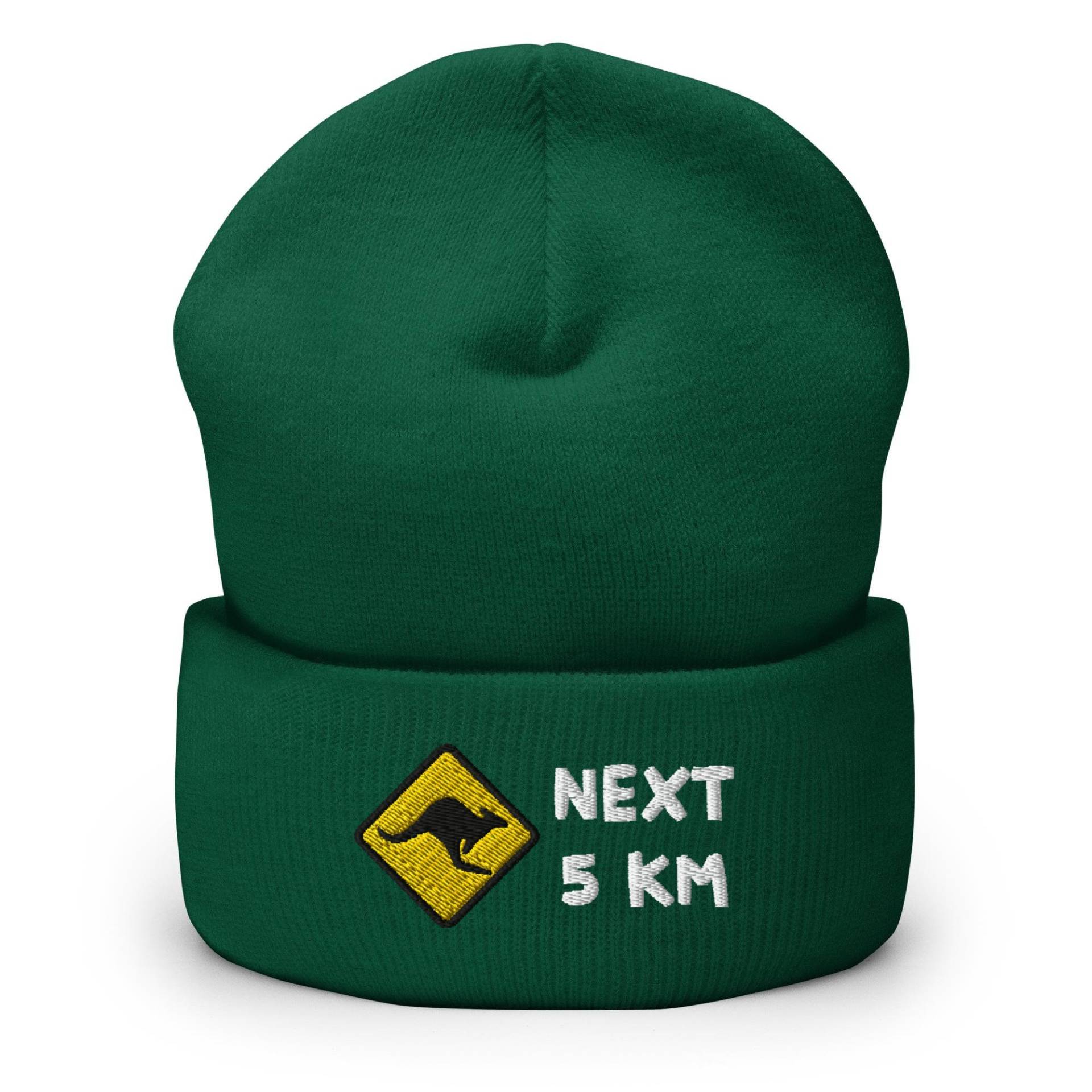 Kangaroo Road Sign Bestickte Cuffed Beanie - Warme Und Stilvolle Kopfbedeckung in Verschiedenen Farben von TofuTigerStudio