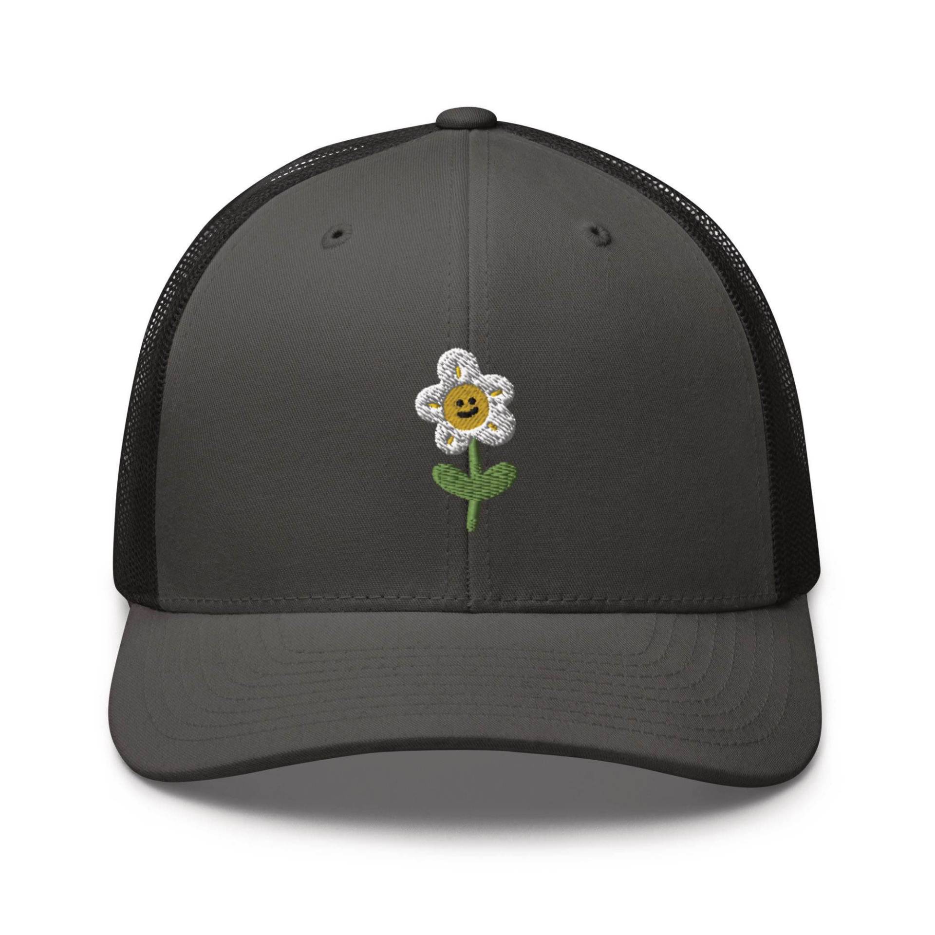 Lächelnde Gänseblümchen-Blumen-Bestickte Retro-Trucker-Mütze - Strukturiert Mit Netzrücken in Einer Vielzahl Von Farben von TofuTigerStudio