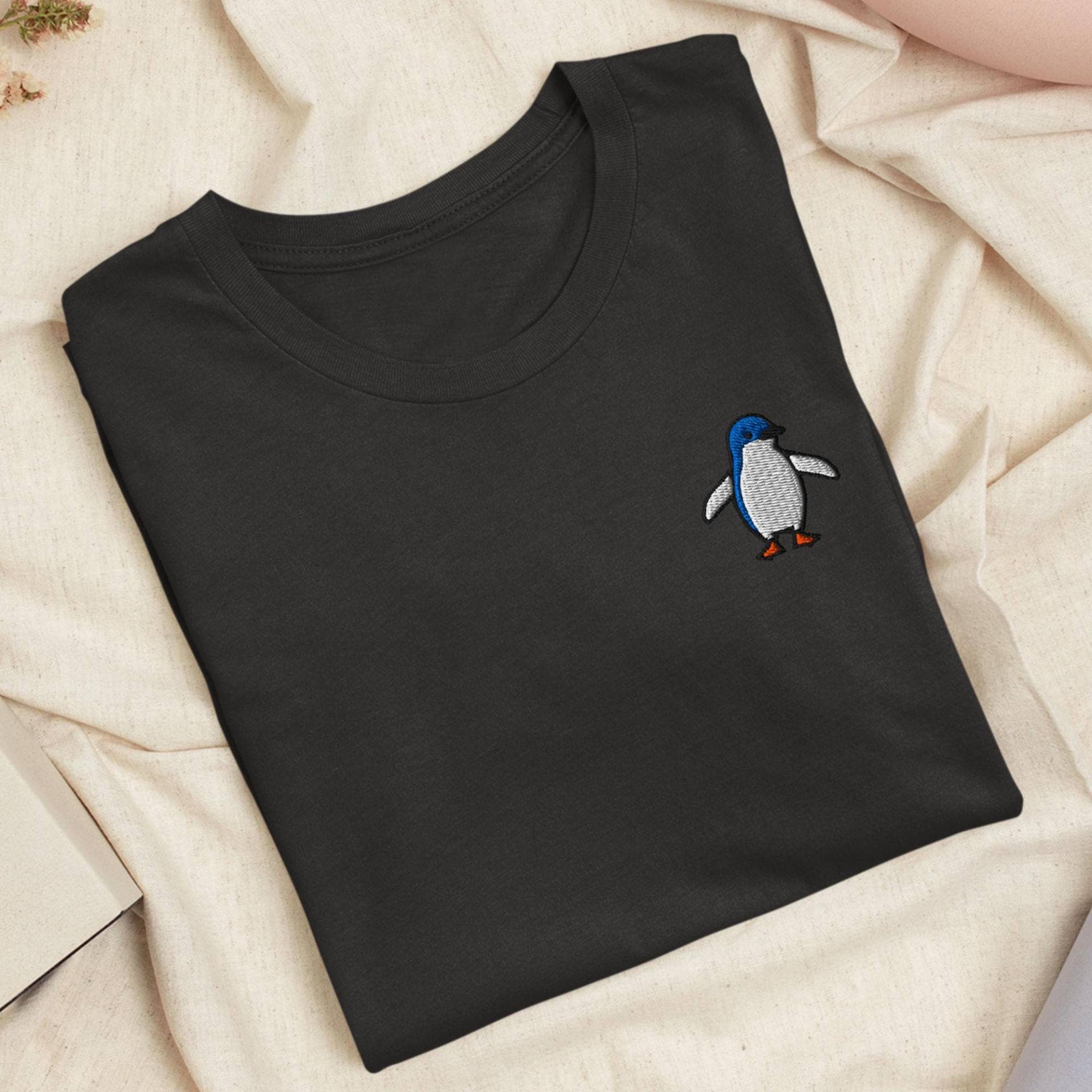 Little Fairy Pinguin Besticktes T-Shirt Leichte Baumwolle, Unisex Fit von TofuTigerStudio