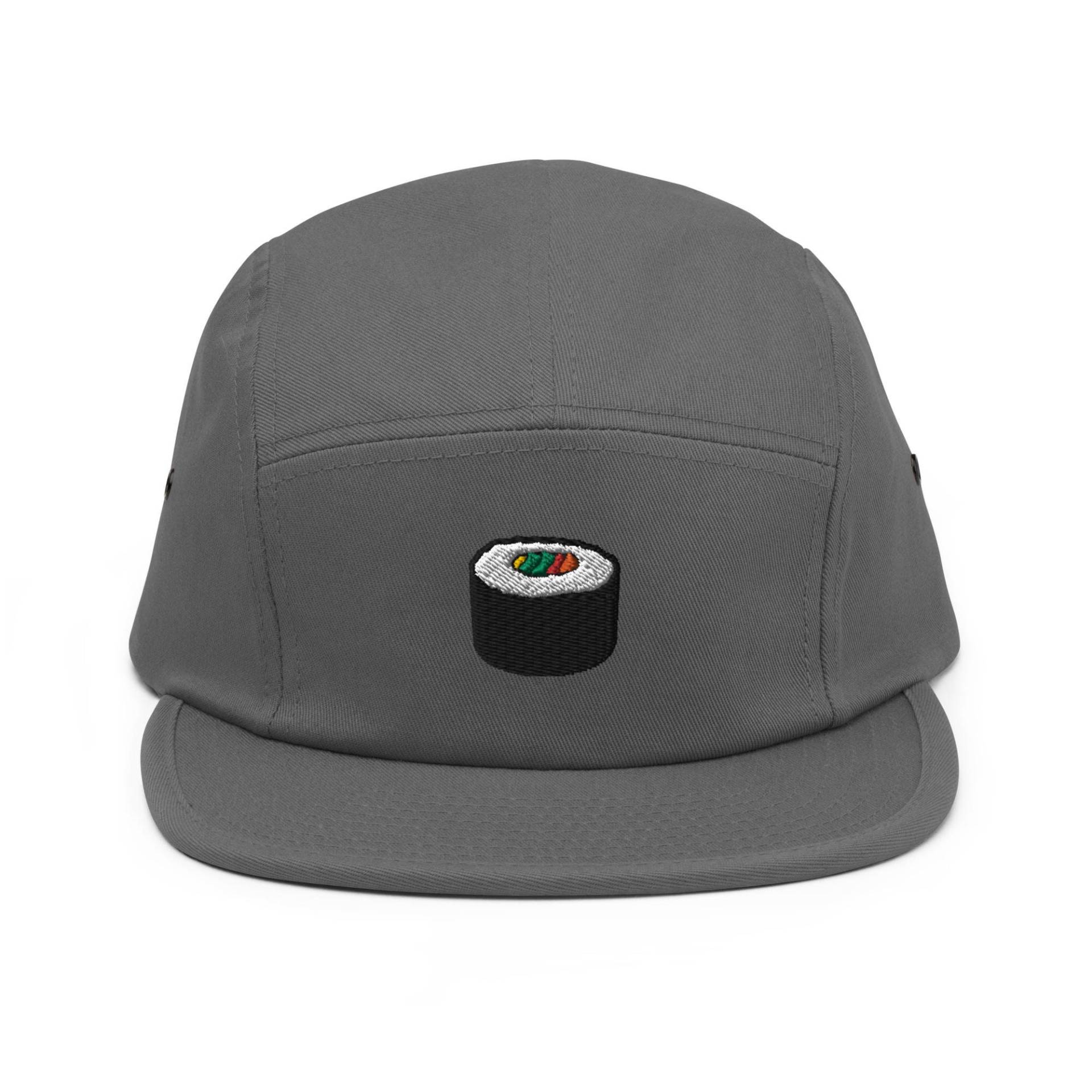 Maki Sushi Roll Bestickte 5-Panel Camper Cap - Aus Reiner Baumwolle, Bequeme Passform in Verschiedenen Farben von TofuTigerStudio