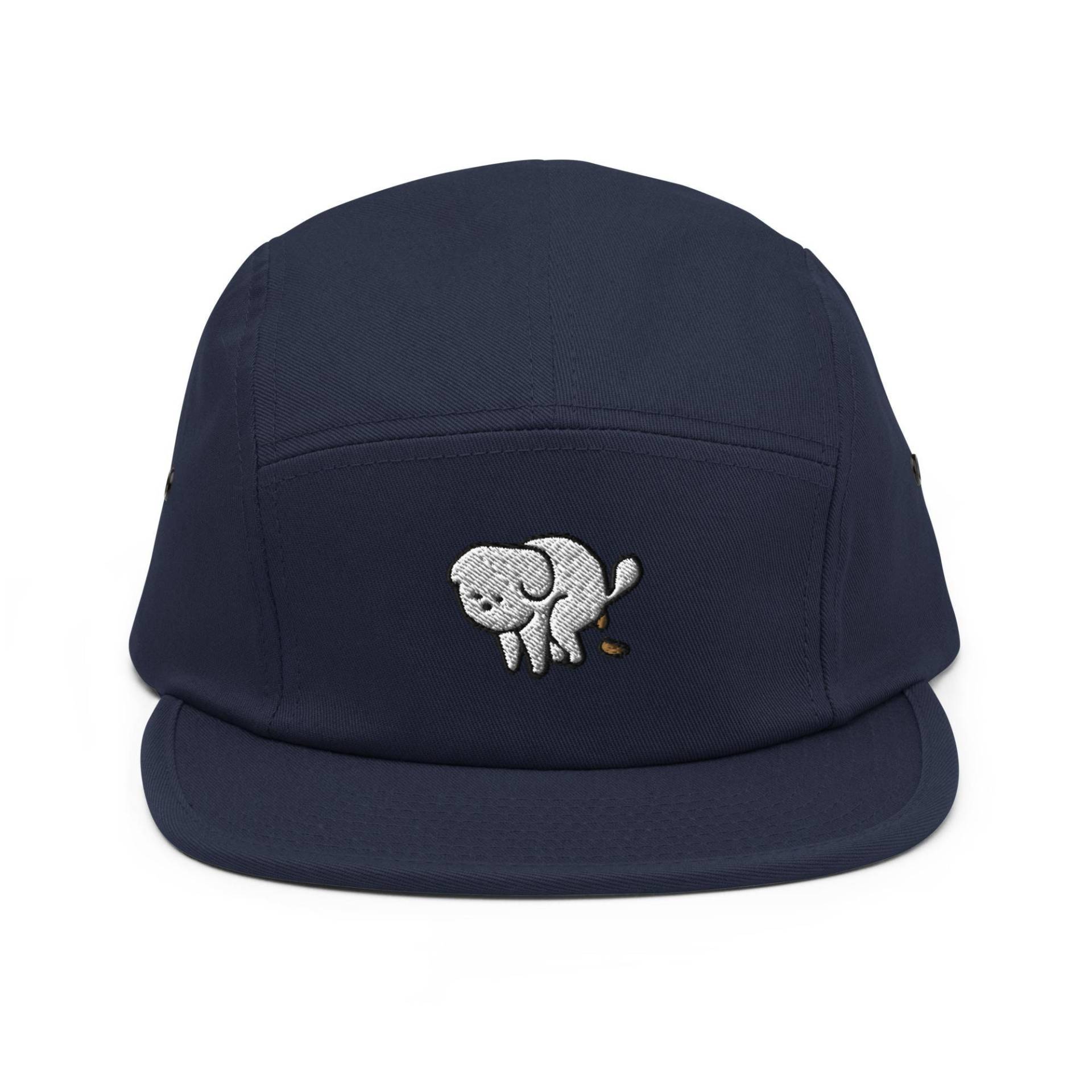 Pooping Dog Leo Bestickte 5-Panel Camper Cap - Reine Baumwolle Bequeme Passform in Verschiedenen Farben von TofuTigerStudio