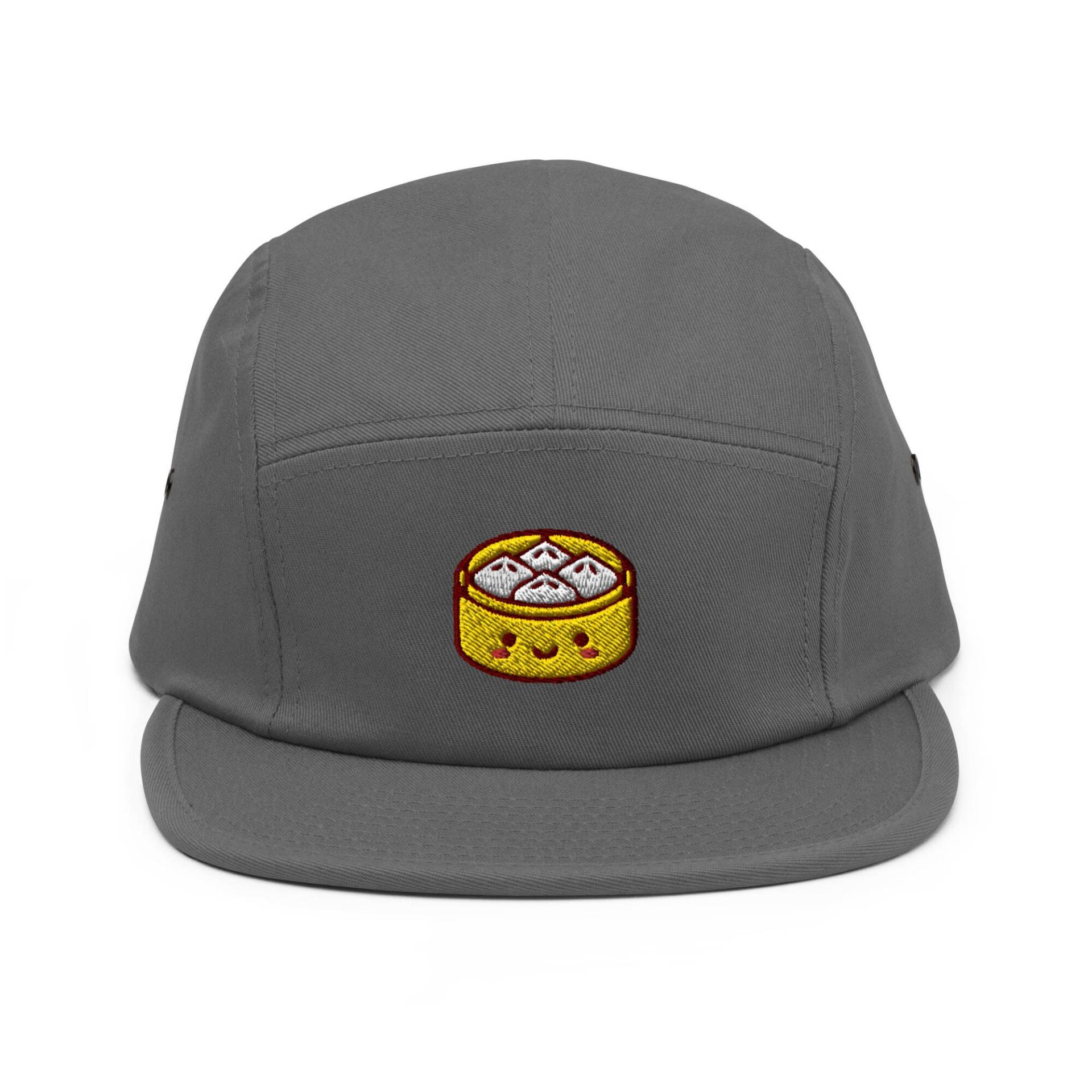 Süßer Bun Steamer Bestickter 5 Panel Camper Cap - Aus Reiner Baumwolle Bequeme Passform in Verschiedenen Farben von TofuTigerStudio