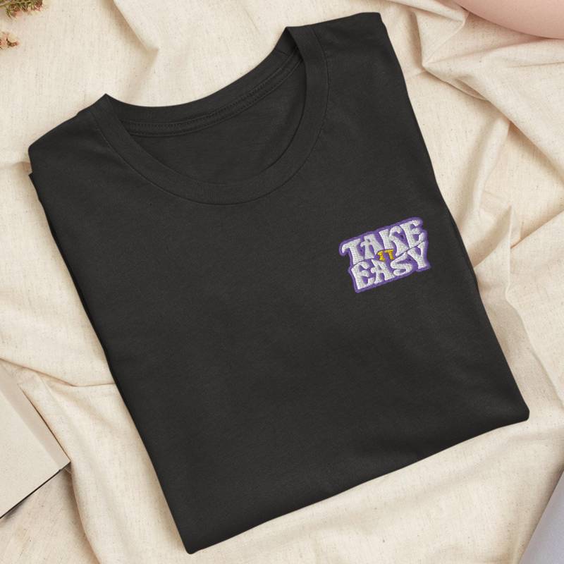 Take It Easy Besticktes T-Shirt Leichte Baumwolle, Unisex Fit von TofuTigerStudio