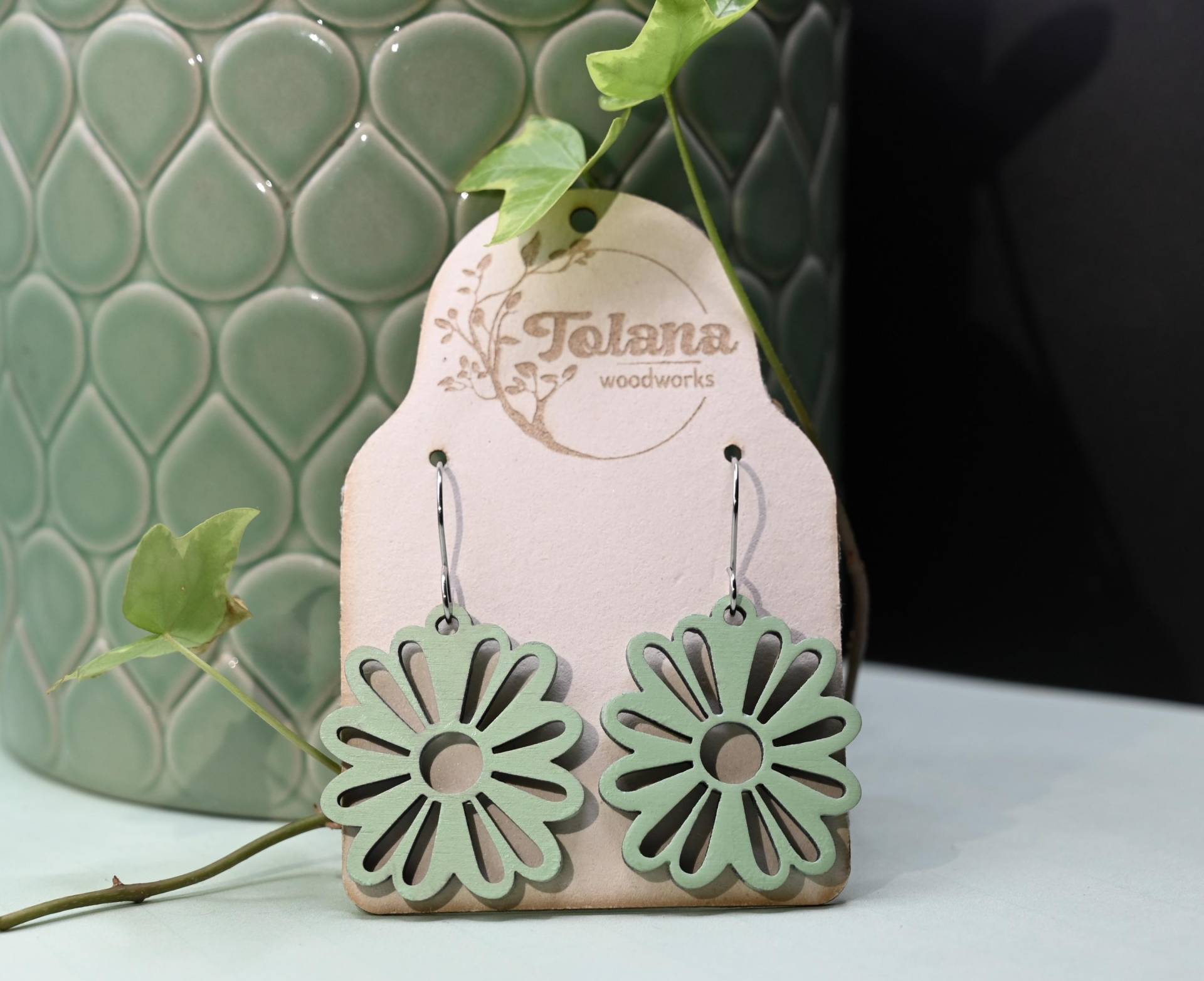 Holzohrringe Laser Cut Blume Boho von TolanaWoodworks