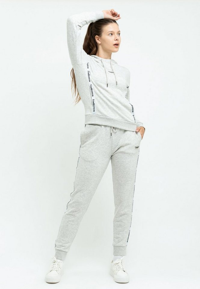 Tom Barron Freizeitanzug SWEATSHIRT HODDIE AND PANT SET, mit sportivem Design von Tom Barron