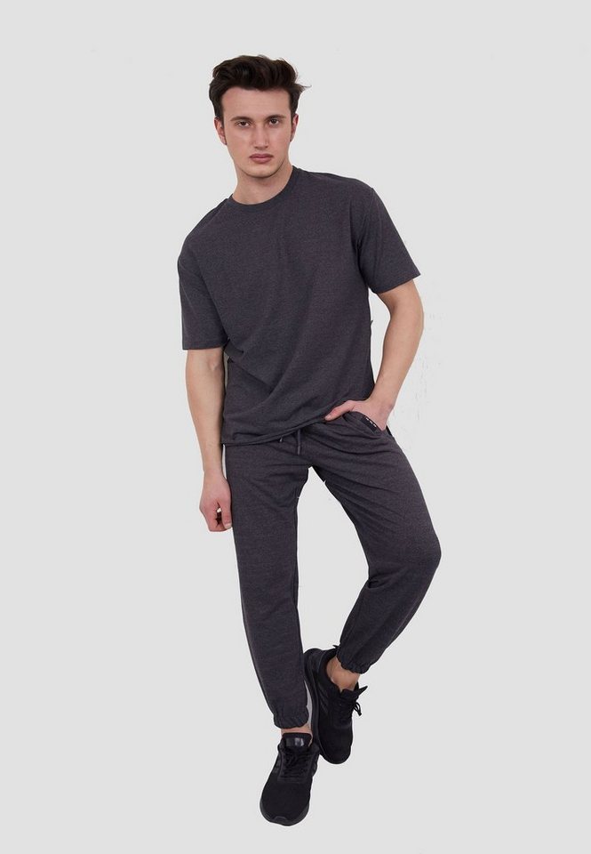 Tom Barron Sportanzug aus Oversize-Shirt und Jogginghose von Tom Barron