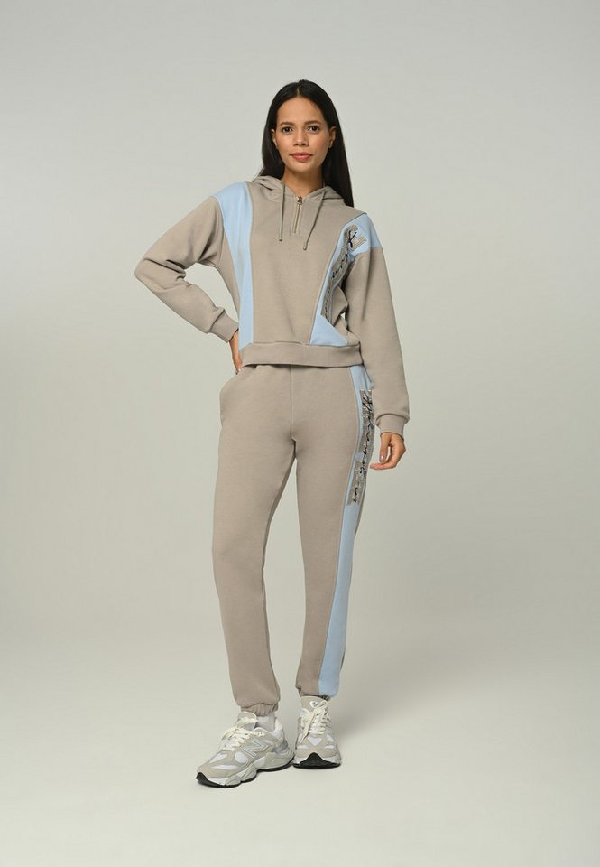 Tom Barron Trainingsanzug Women Regular Tracksuit With Zipper Top And Emboidery Aplique Design von Tom Barron