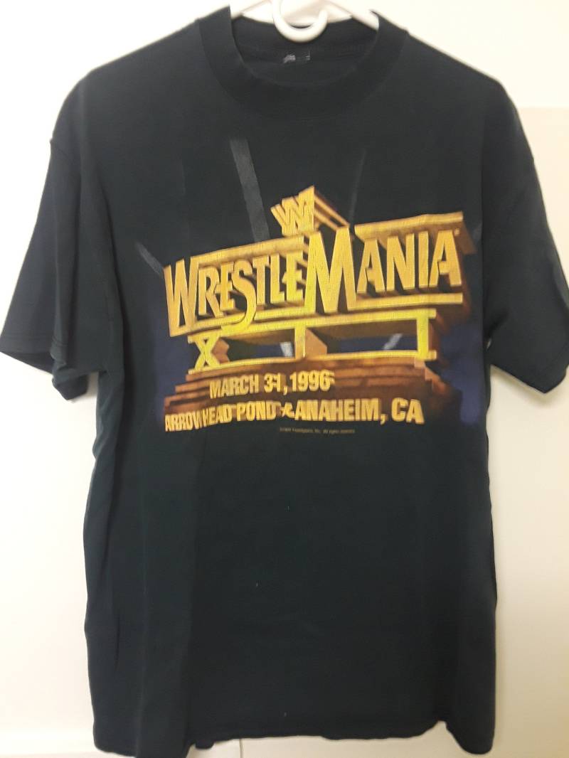 Jahrgang 90Er Wwf Wwe Wrestlemania Xii Pfeilspitze Teich Anaheim Kalifornien März 31. 1996-T-Shirt von TomKnightNYC