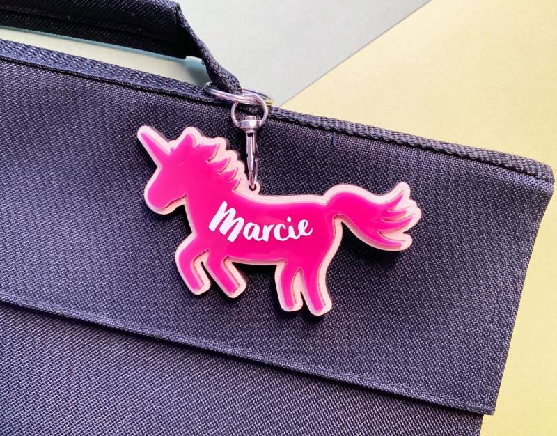 Personalisiertes Einhorn-Kinderschlüsselring Schlüsselring Der Kinder Buch-Taschen-Schlüsselring Zurück Zu Schulgeschenk von TombellaDesigns