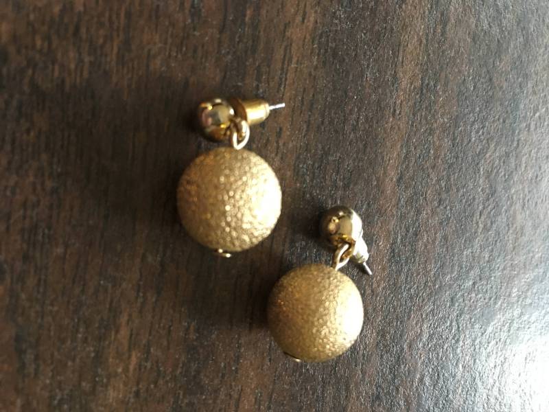 Gold Kugel Ohrringe Gold Kugel Ohrringe von TomboyRebel
