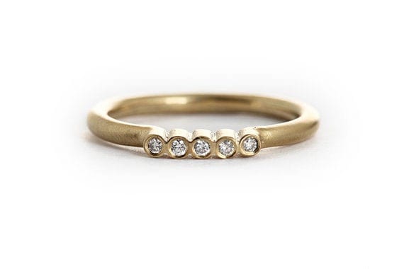 Schlichter Diamantring - 5 Diamanten 14K Gelbgold Verlobungsring von TomerMJewelryForHer