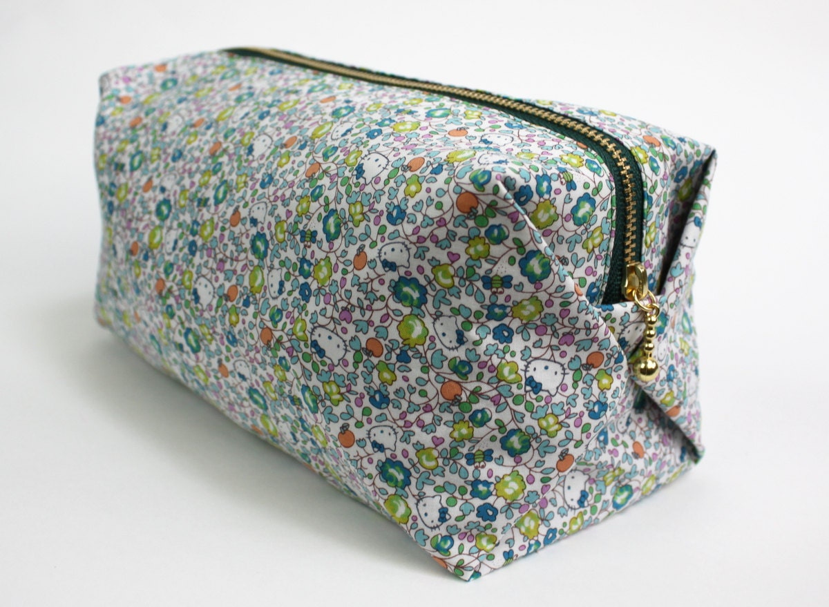 Kawaii-Kosmetik Und Große Reisetasche Mit Reißverschluss Kawaii-Kosmetik Und Große Reisetasche Mit Reißverschluss von TomiBell